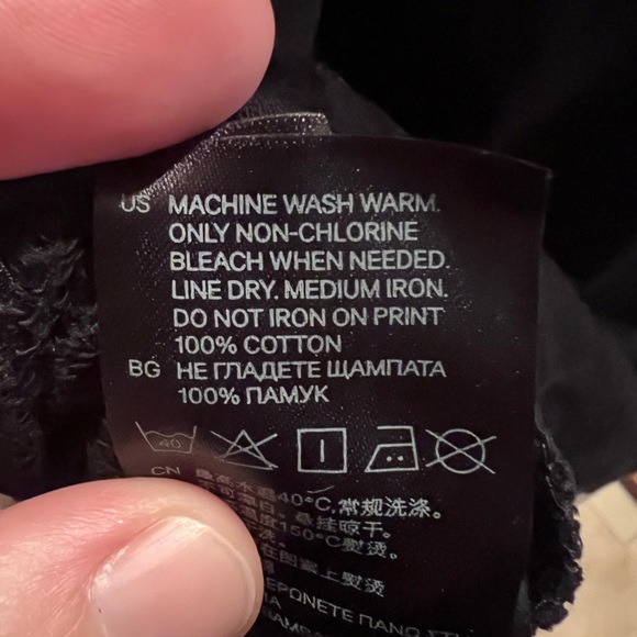 H&M Black And Quarter Sleeve Jaguar Pullover Size Medium - Picture 8 of 9